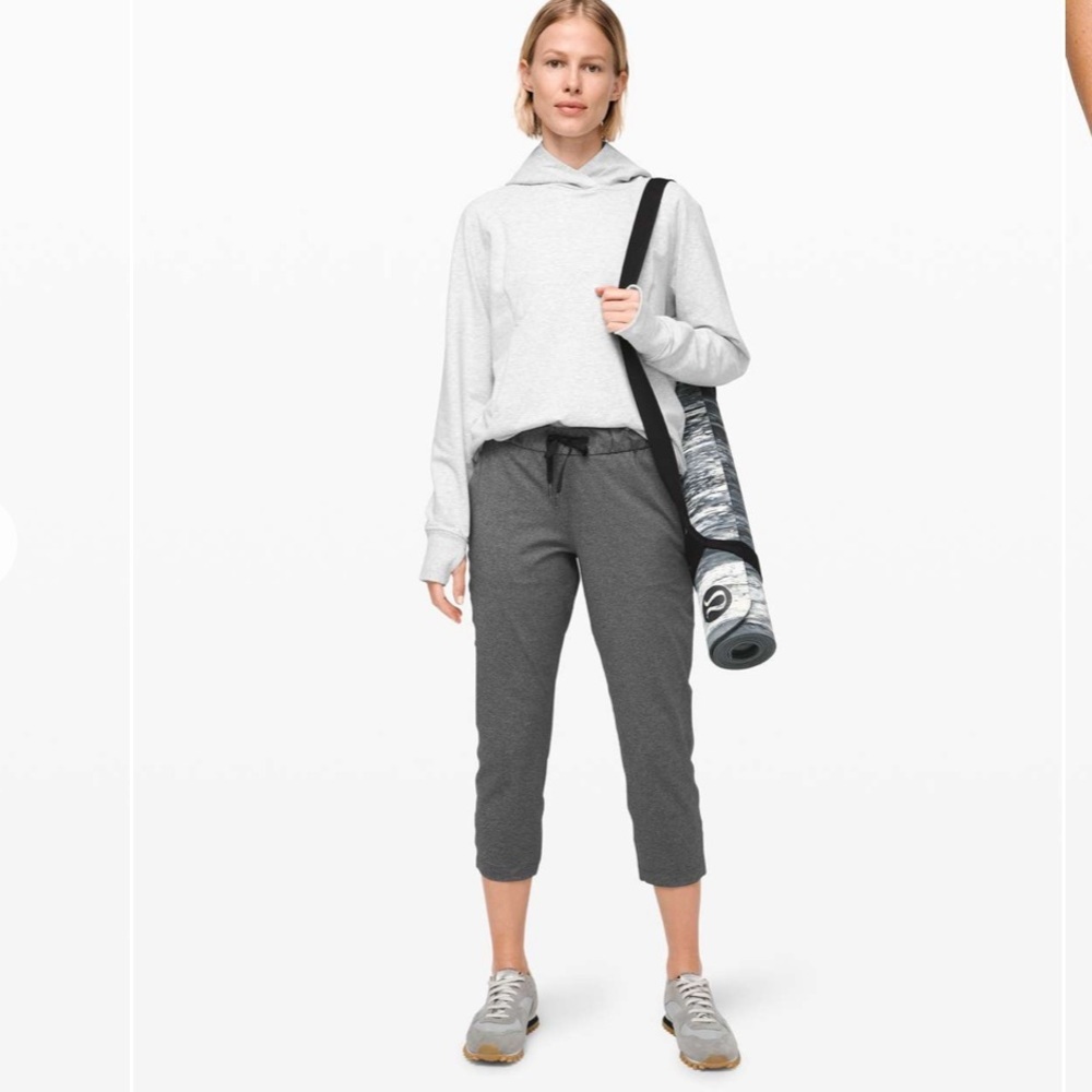 Lululemon On the Fly Crop *23" Womens X8 Gray Casual Nylon Stretch size 6 yoga